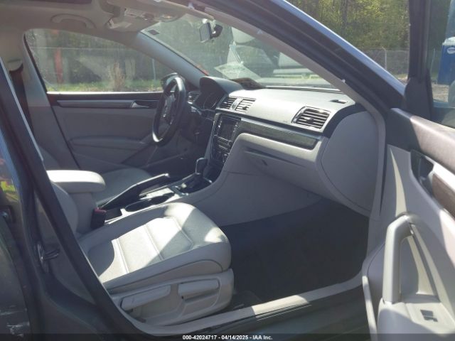 1VWBS7A39GC048588 Volkswagen Passat 1.8t Se