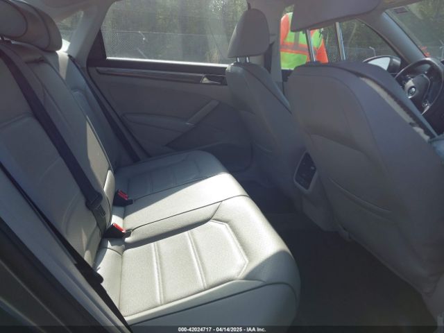 1VWBS7A39GC048588 Volkswagen Passat 1.8t Se