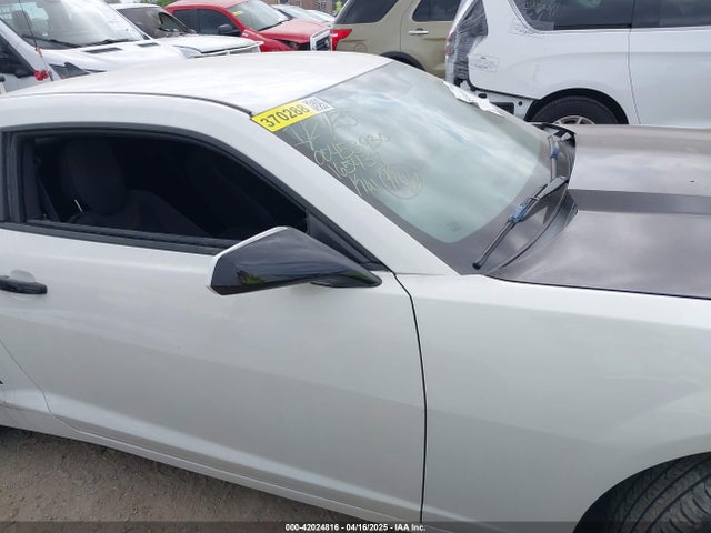 Продажа на аукционе авто 2014 Chevrolet Camaro 2ls, vin: 2G1FA1E39E9165437, номер лота: 42024816