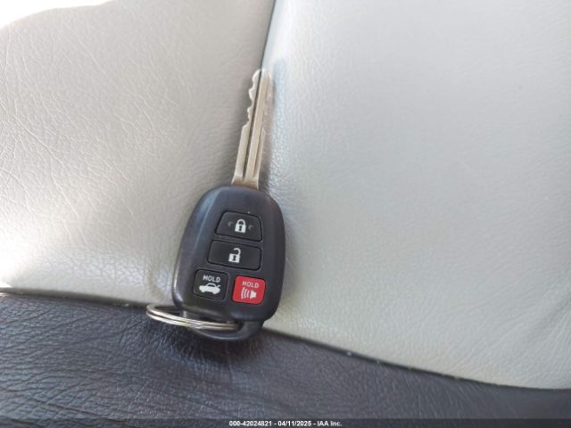 2T1BURHE1GC611656 Toyota COROLLA LE