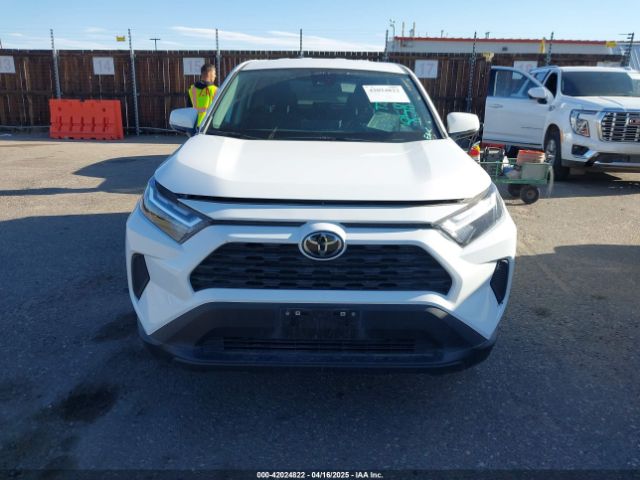2T3G1RFV4RW467031 Toyota RAV4 LE