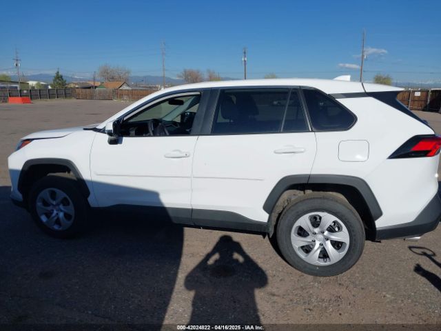 2T3G1RFV4RW467031 Toyota RAV4 LE