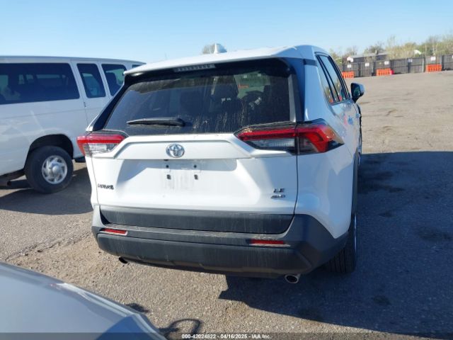 2T3G1RFV4RW467031 Toyota RAV4 LE