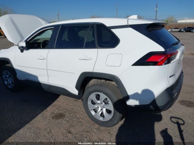 2T3G1RFV4RW467031 Toyota RAV4 LE