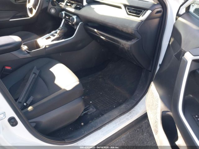 2T3G1RFV4RW467031 Toyota RAV4 LE