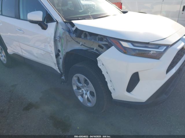 2T3G1RFV4RW467031 Toyota RAV4 LE