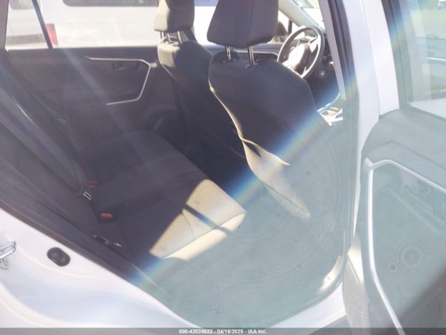 2T3G1RFV4RW467031 Toyota RAV4 LE
