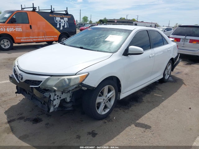 4T1BF1FK3EU327588 Toyota CAMRY SE