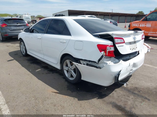 4T1BF1FK3EU327588 Toyota CAMRY SE