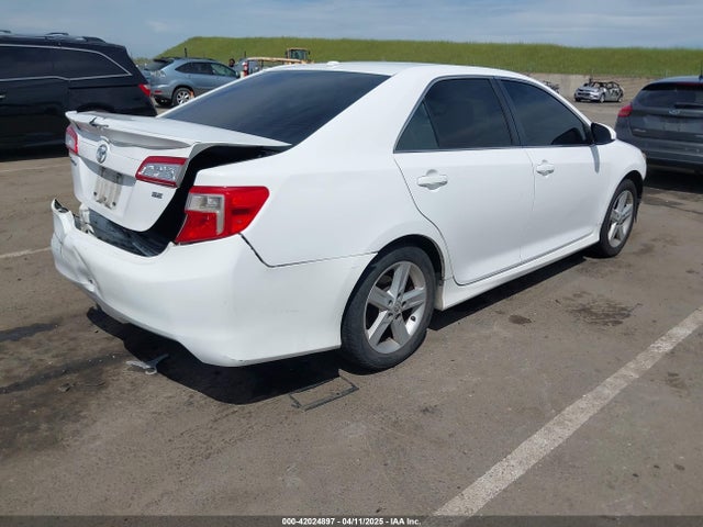 4T1BF1FK3EU327588 Toyota CAMRY SE