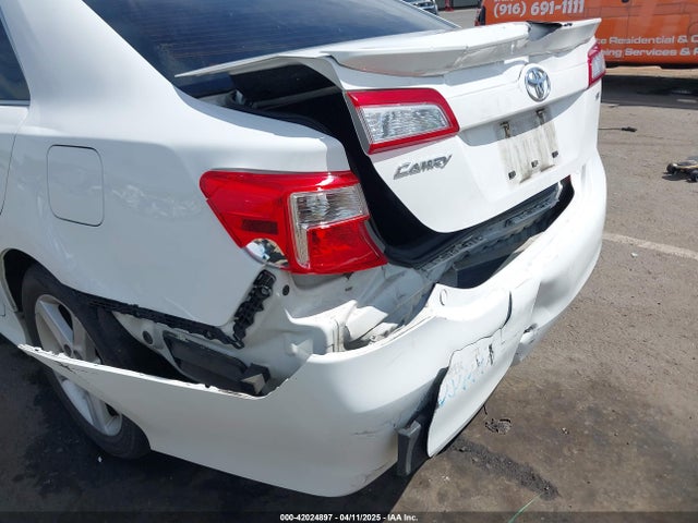 4T1BF1FK3EU327588 Toyota CAMRY SE