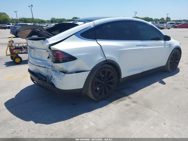 2016 TESLA MODEL X 5YJXCBE41GF016264 Photo 3
