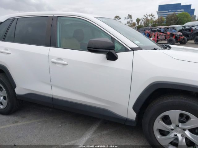 2T3F1RFV0NW267396 Toyota RAV4 LE