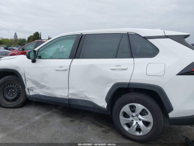 2T3F1RFV0NW267396 Toyota RAV4 LE