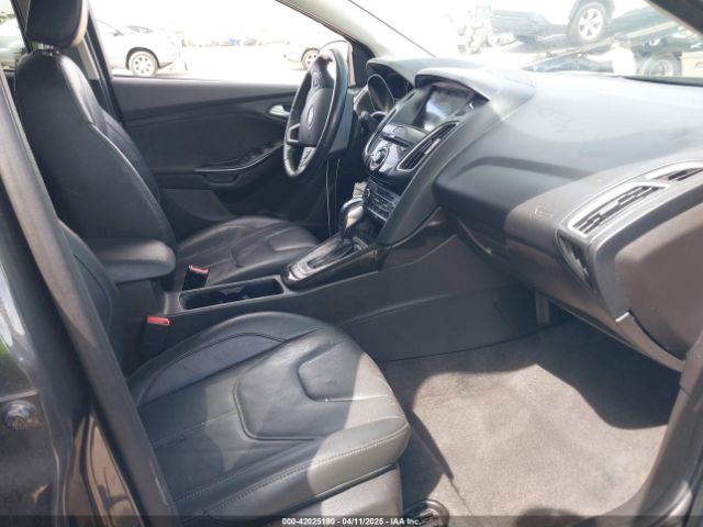 1FADP3N23JL241453 Ford Focus Titanium