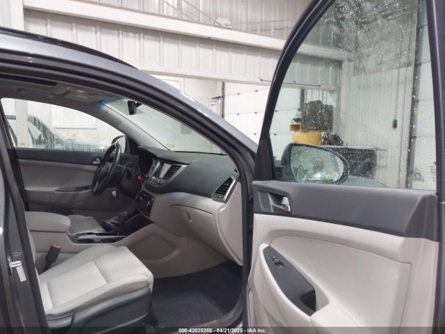 KM8J3CA2XJU668679 Hyundai Tucson Value