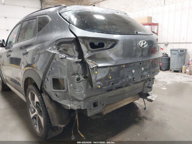 KM8J3CA2XJU668679 Hyundai Tucson Value