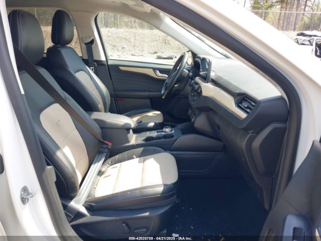 1FMCU9DZ5NUA11487 Ford Escape Titanium Hybrid