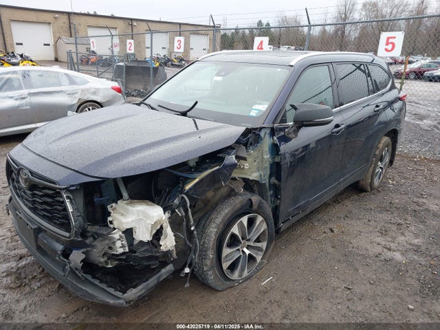 5TDGZRBH7MS557907 Toyota Highlander Xle
