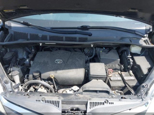 5TDYZ3DC1KS998660 Toyota Sienna Xle 8 Passenger