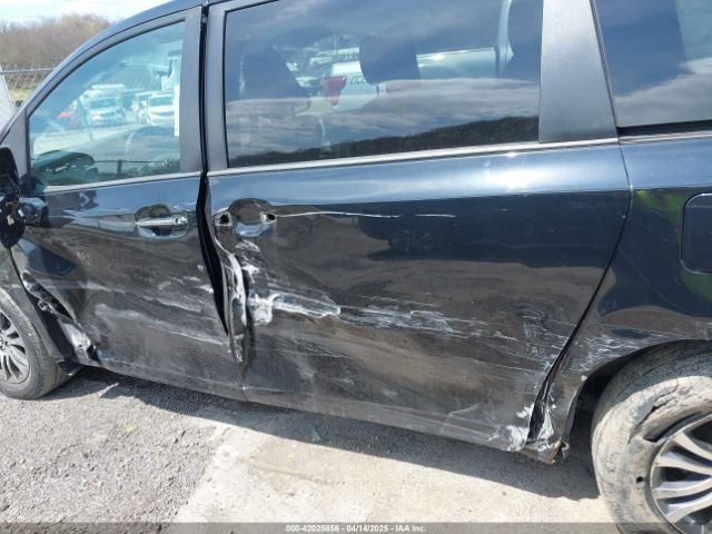 5TDYZ3DC1KS998660 Toyota Sienna Xle 8 Passenger