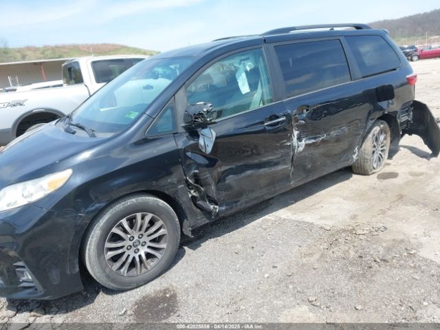 5TDYZ3DC1KS998660 Toyota Sienna Xle 8 Passenger