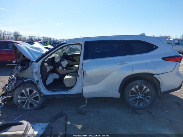 5TDHZRBH8NS577430 Toyota Highlander Xle