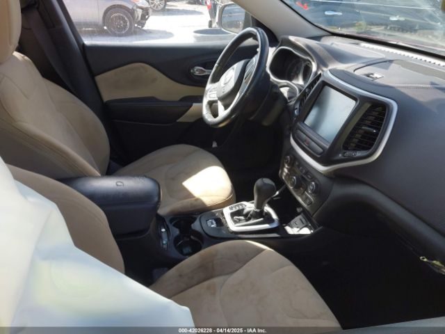 1C4PJLCS6HW604607 Jeep Cherokee Latitude Fwd