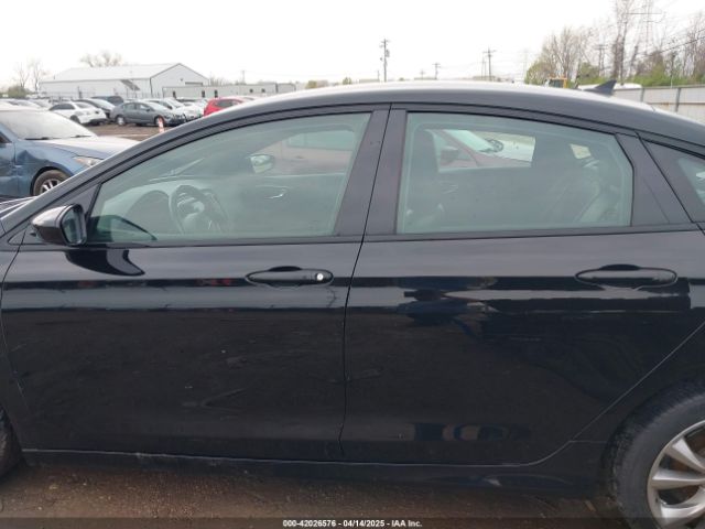1C3CCCBG9FN518690 Chrysler 200 S