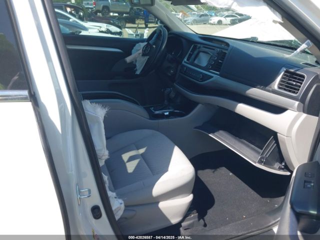 5TDZARFH6HS031526 Toyota Highlander Le