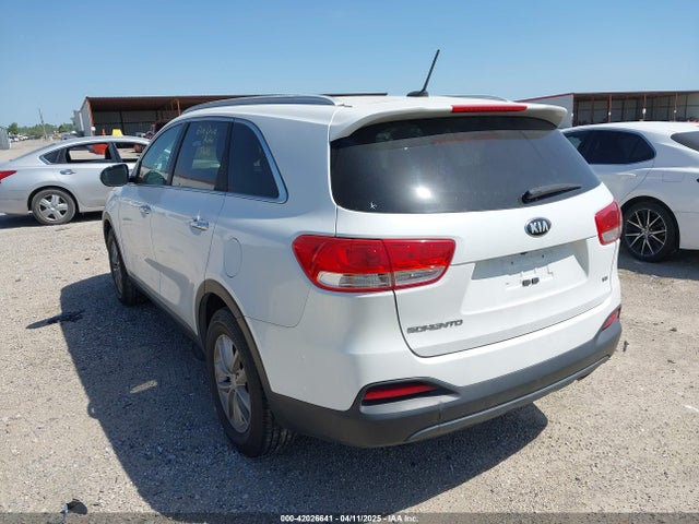 5XYPGDA57GG135377 KIA Sorento 3.3l Lx