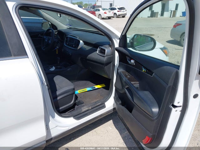 5XYPGDA57GG135377 KIA Sorento 3.3l Lx