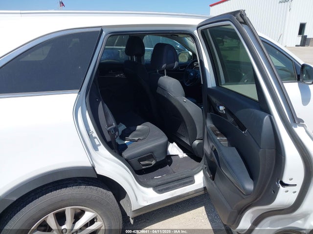 5XYPGDA57GG135377 KIA Sorento 3.3l Lx