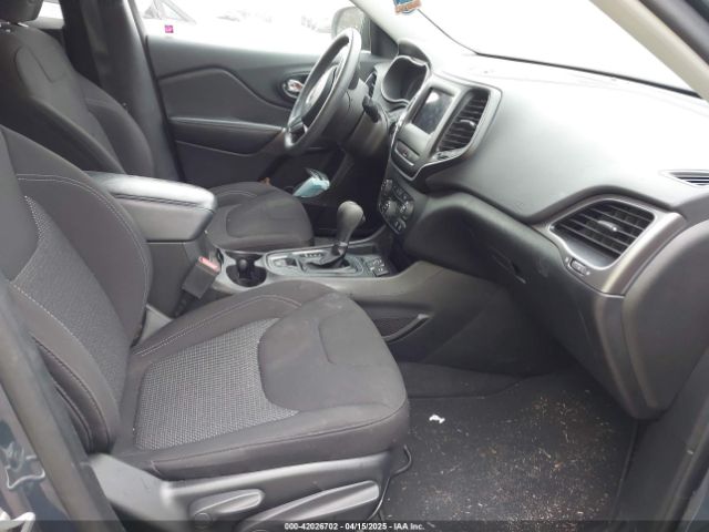 1C4PJLCB8MD156327 Jeep Cherokee Latitude Fwd