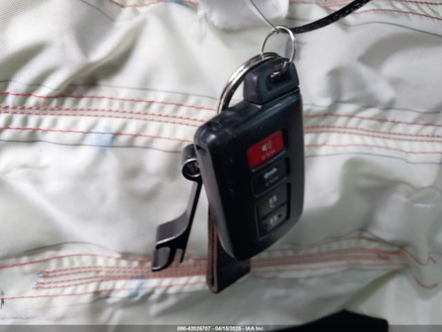 2T1BURHE6JC970833 Toyota Corolla Xle