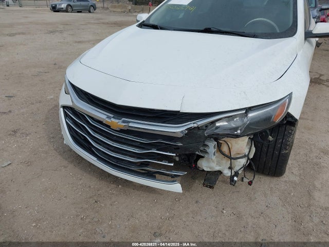 1G1ZD5ST7NF132203 Chevrolet Malibu Fwd Lt