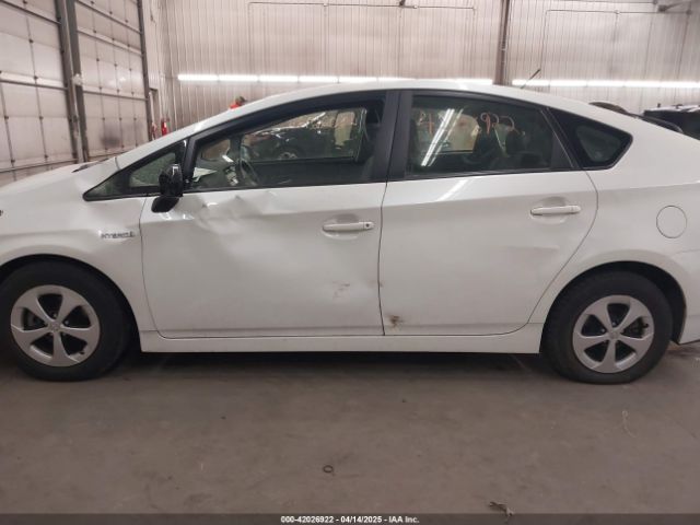 JTDKN3DU6F1887938 Toyota Prius Two