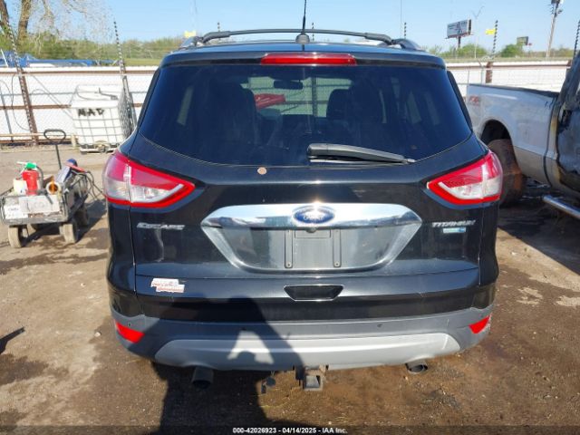 1FMCU9J95FUC38538 Ford Escape Titanium