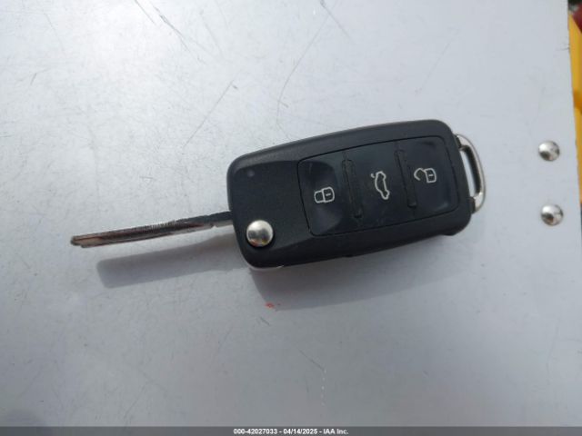 3VWFD7AT1JM706390 Volkswagen Beetle 2.0t Coast/2.0t S