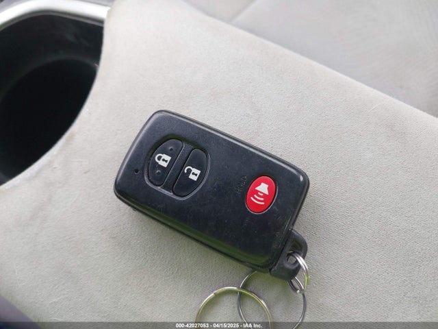 JTDKN3DU8F1906084 Toyota Prius Two