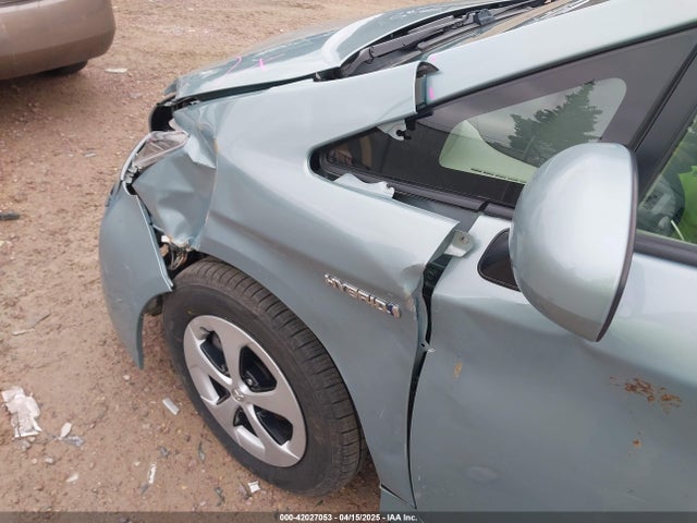 JTDKN3DU8F1906084 Toyota Prius Two