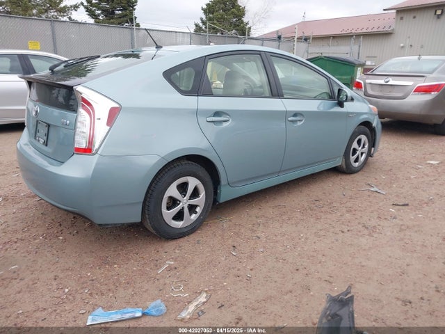 JTDKN3DU8F1906084 Toyota Prius Two