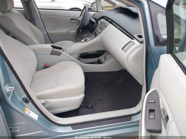JTDKN3DU8F1906084 Toyota Prius Two