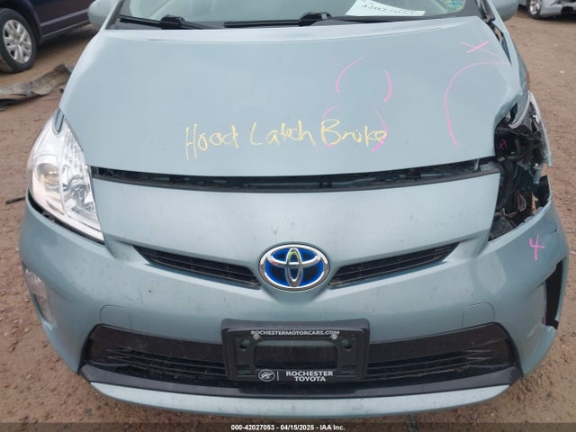 JTDKN3DU8F1906084 Toyota Prius Two