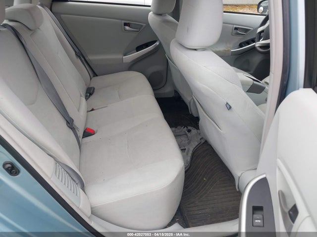 JTDKN3DU8F1906084 Toyota Prius Two