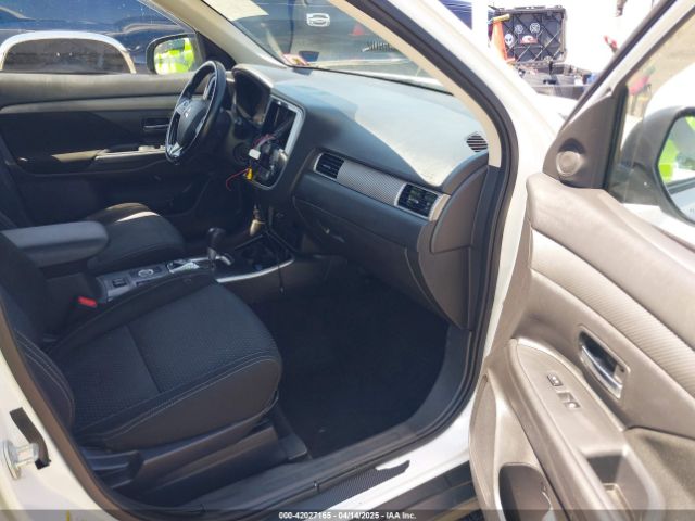 JA4AZ3A35HZ049510 Mitsubishi Outlander Se
