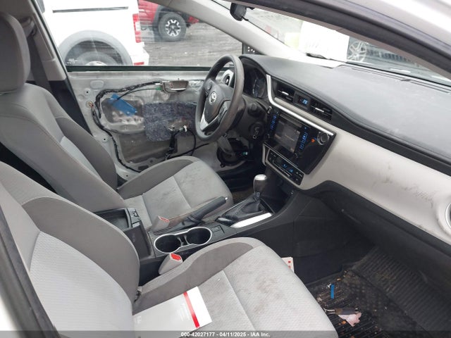 5YFBURHE1JP798985 Toyota COROLLA LE