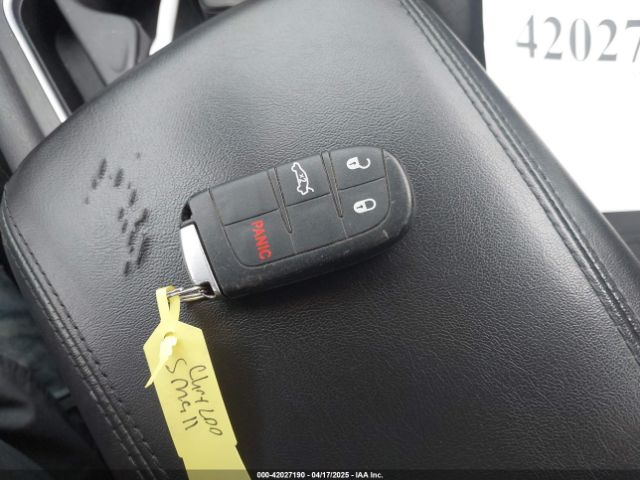 1C3CCCFB2GN170702 Chrysler 200 LX