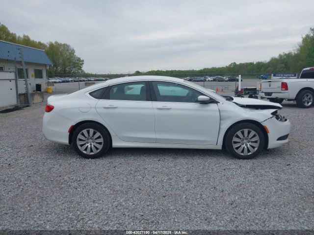 1C3CCCFB2GN170702 Chrysler 200 LX