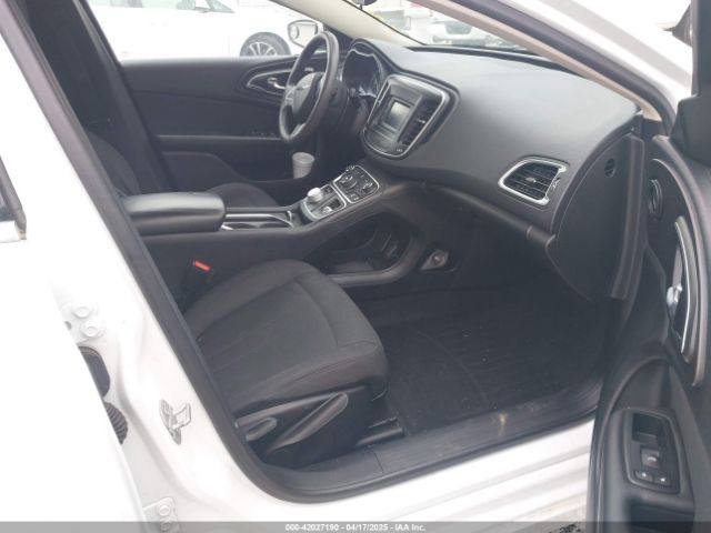 1C3CCCFB2GN170702 Chrysler 200 LX